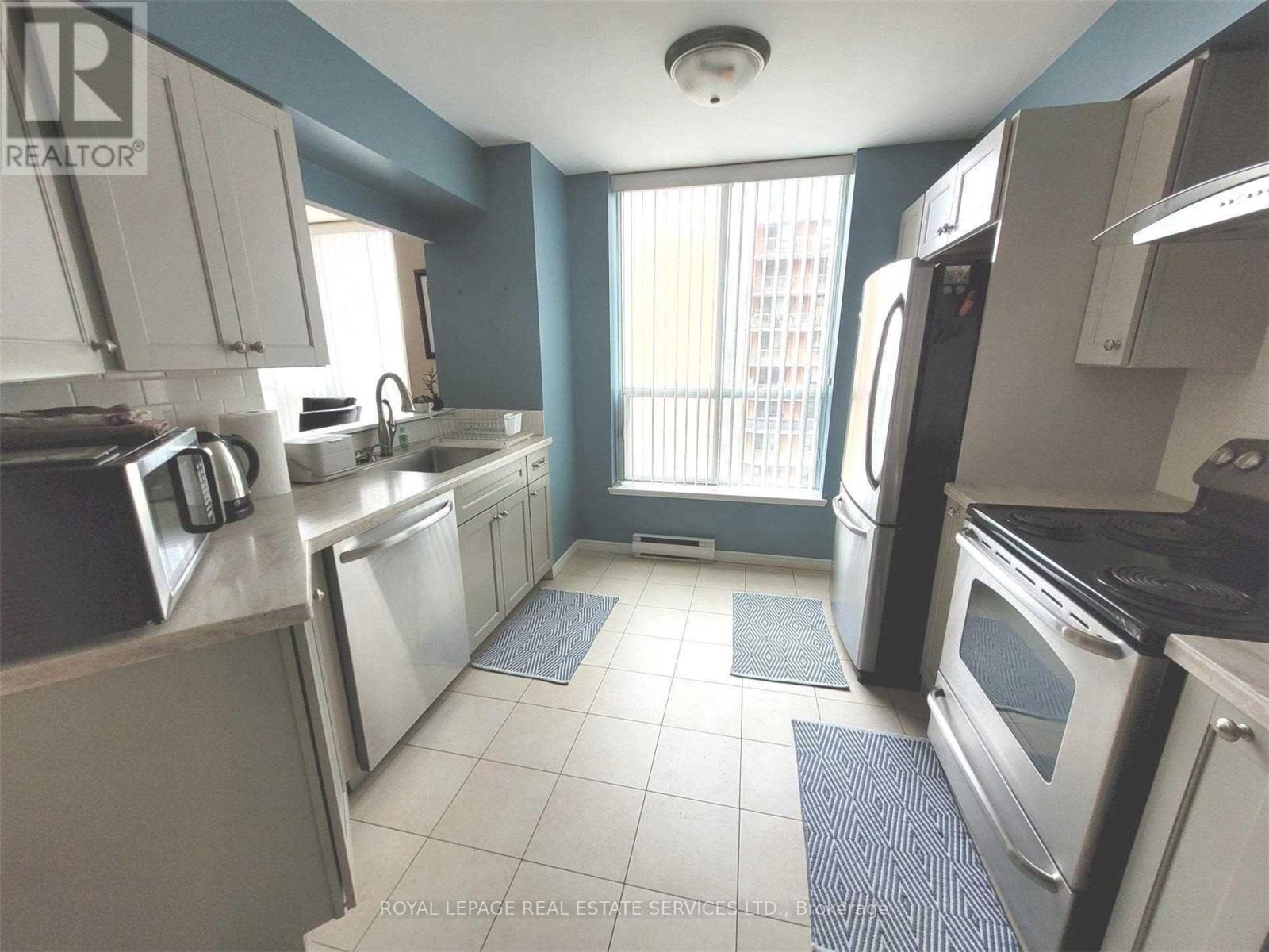 607 - 11 Thorncliffe Pk Drive, Toronto (Thorncliffe Park), Ontario  M4H 1P3 - Photo 4 - C12831194