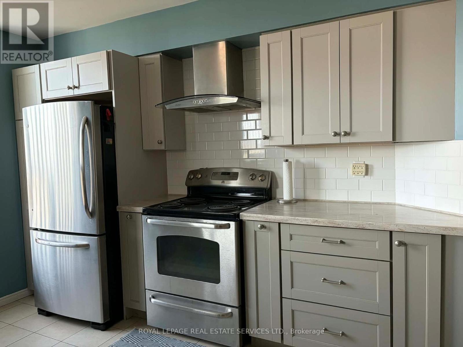 607 - 11 Thorncliffe Pk Drive, Toronto (Thorncliffe Park), Ontario  M4H 1P3 - Photo 5 - C12831194