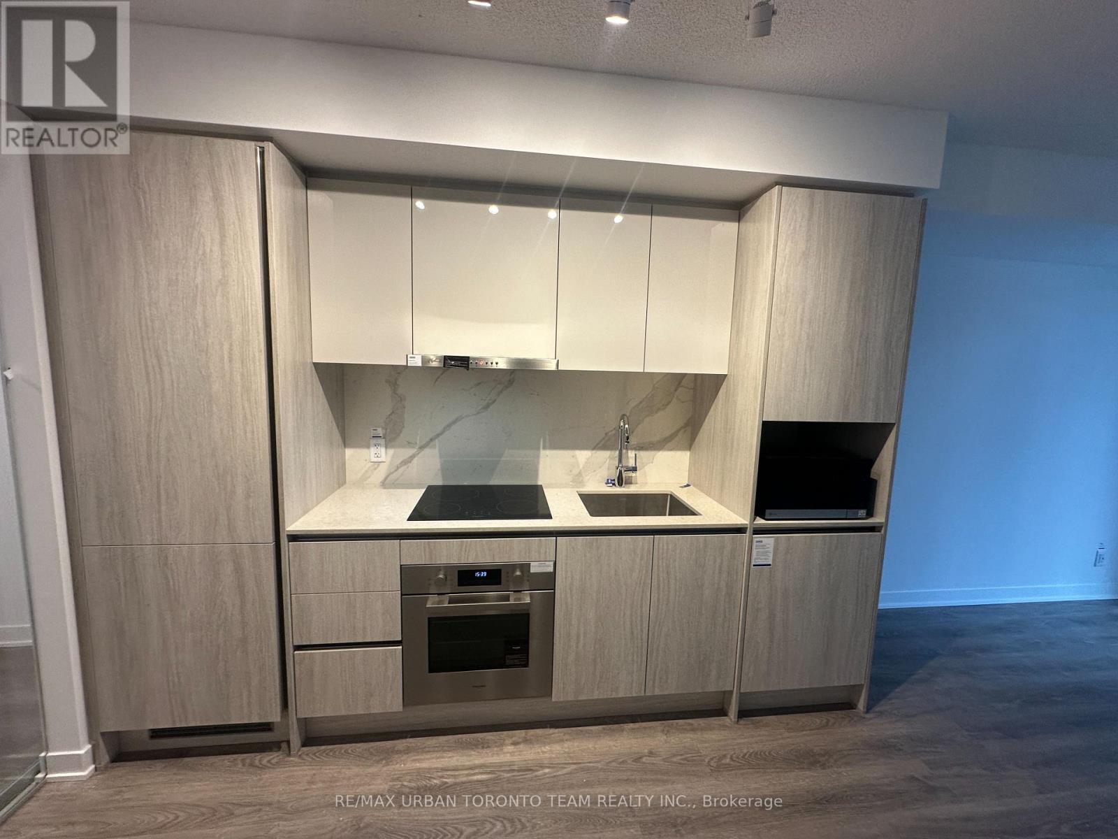 811 - 180 Front Street E, Toronto (Moss Park), Ontario  M5A 0K9 - Photo 3 - C12831202