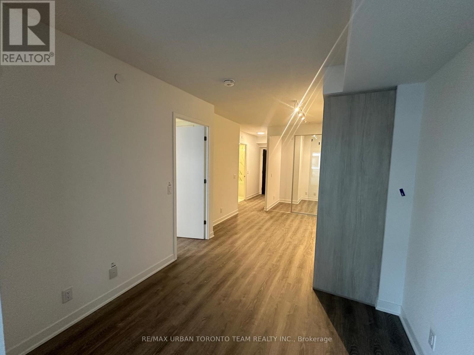 811 - 180 Front Street E, Toronto (Moss Park), Ontario  M5A 0K9 - Photo 6 - C12831202