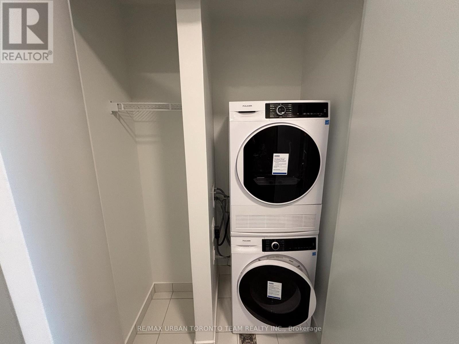 1001 - 180 Front Street E, Toronto (Moss Park), Ontario  M5A 0K9 - Photo 12 - C12831270