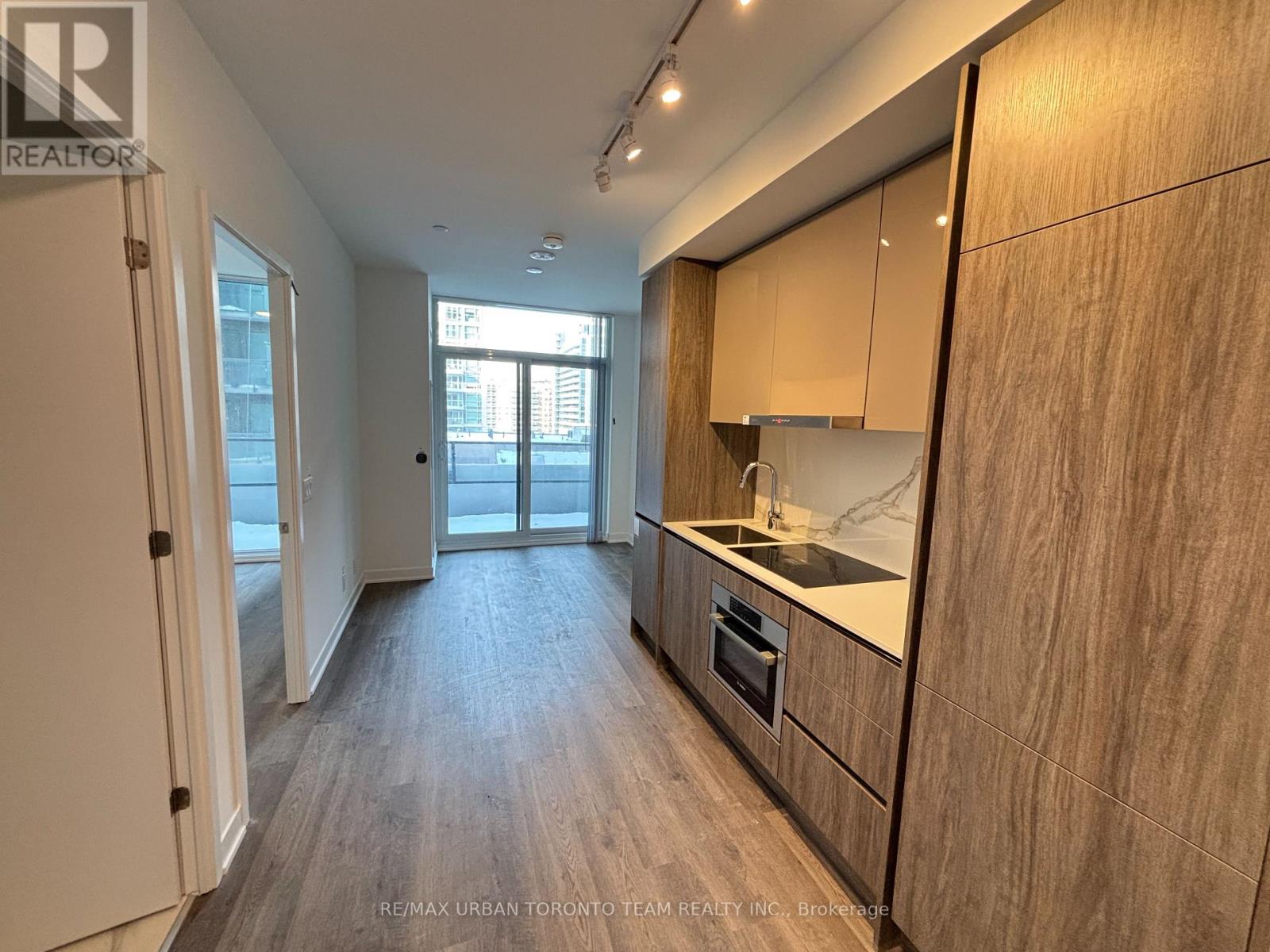 1001 - 180 Front Street E, Toronto (Moss Park), Ontario  M5A 0K9 - Photo 2 - C12831270