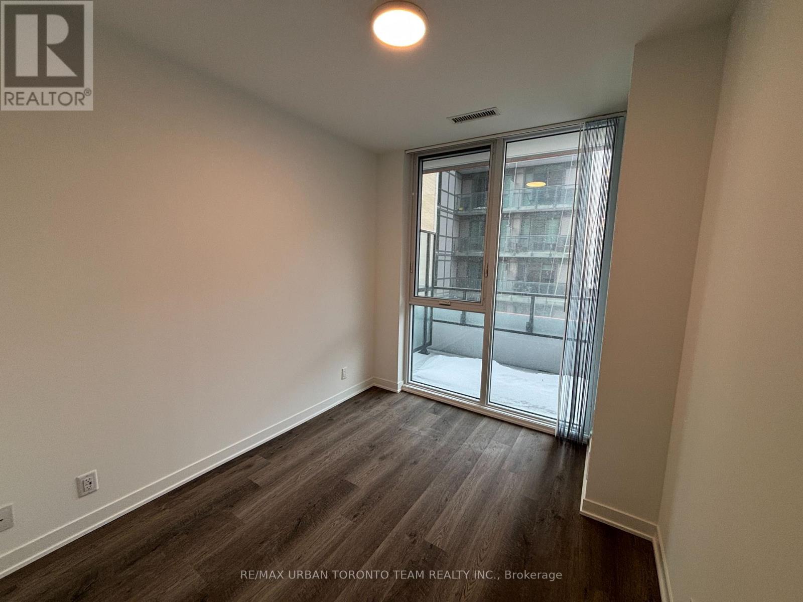 1001 - 180 Front Street E, Toronto (Moss Park), Ontario  M5A 0K9 - Photo 6 - C12831270