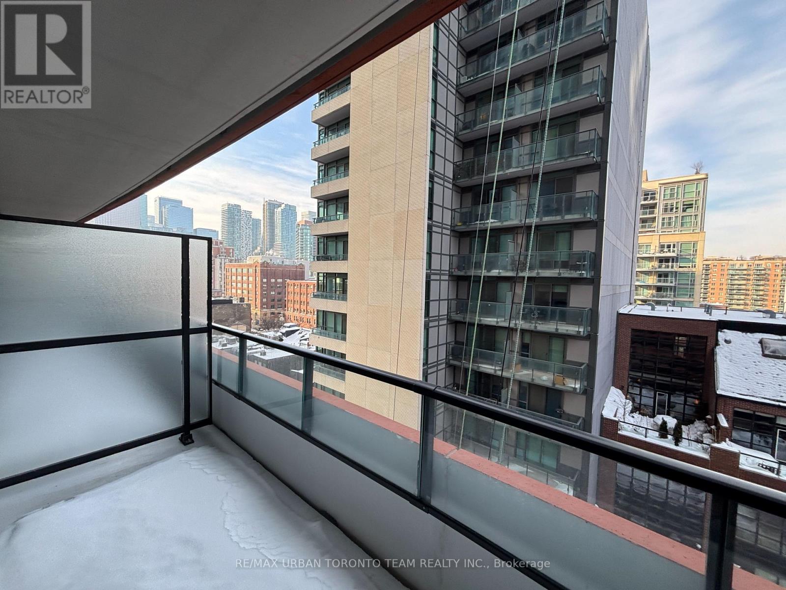 1001 - 180 Front Street E, Toronto (Moss Park), Ontario  M5A 0K9 - Photo 8 - C12831270