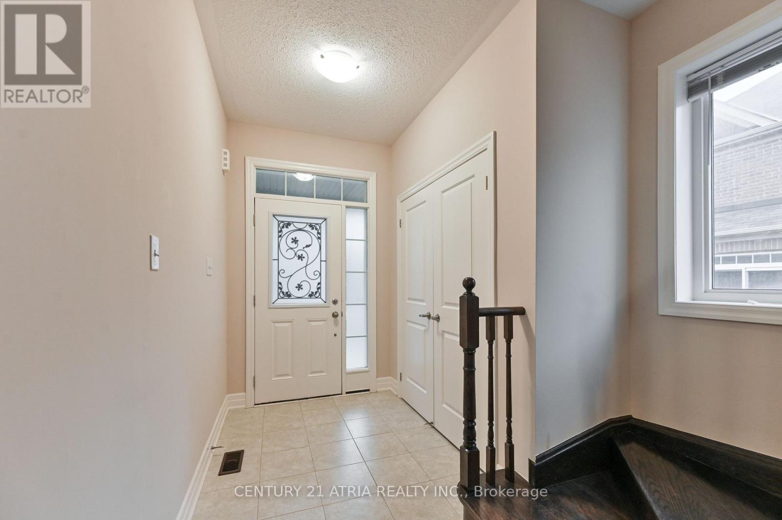 31 Fred Mason Street, Georgina (Keswick South), Ontario  L4P 0B2 - Photo 2 - N12831198