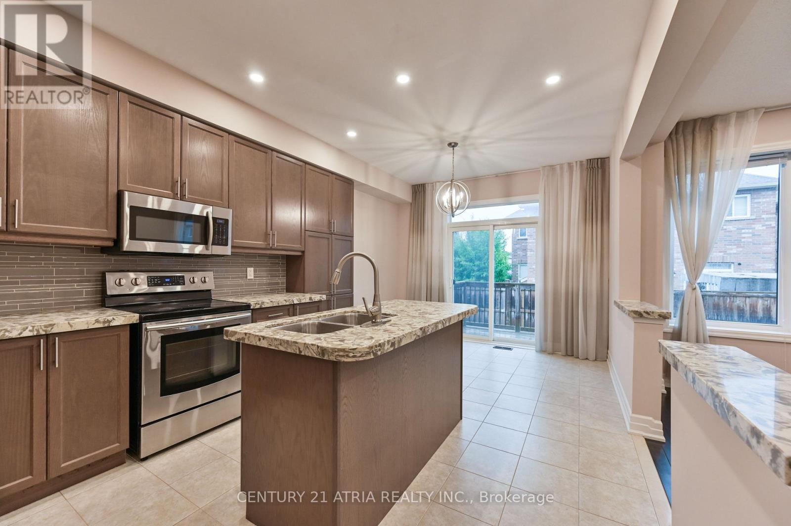 31 Fred Mason Street, Georgina (Keswick South), Ontario  L4P 0B2 - Photo 5 - N12831198