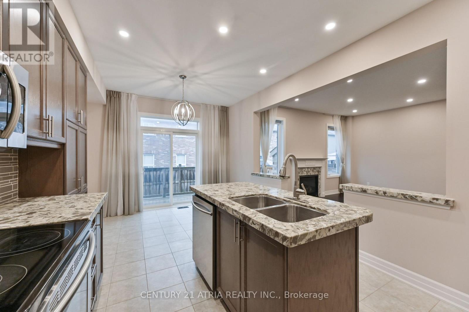 31 Fred Mason Street, Georgina (Keswick South), Ontario  L4P 0B2 - Photo 7 - N12831198