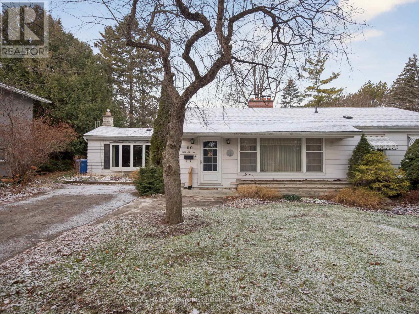 60 Charles Street, King (King City), Ontario  L7B 1J7 - Photo 2 - N12831224