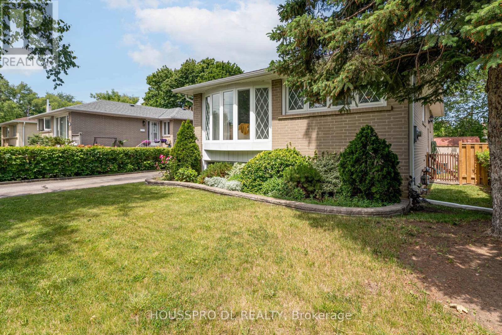 377 Palmer Avenue, Richmond Hill (Harding), Ontario  L4C 1P7 - Photo 2 - N12831262