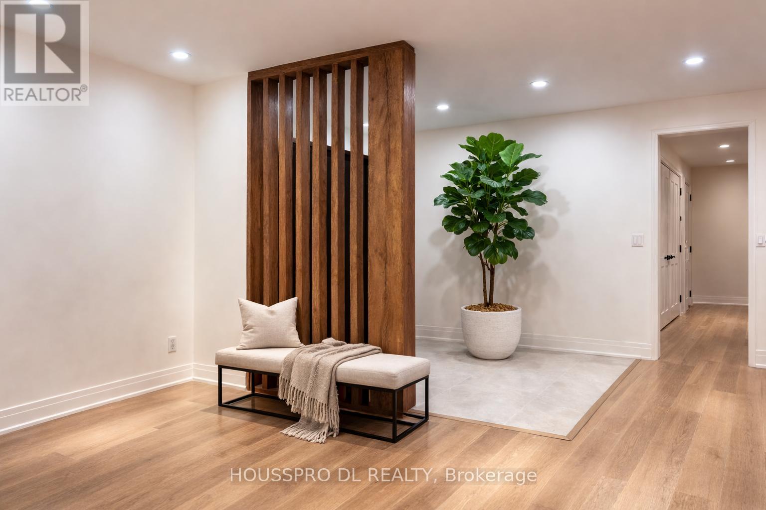 377 Palmer Avenue, Richmond Hill (Harding), Ontario  L4C 1P7 - Photo 5 - N12831262