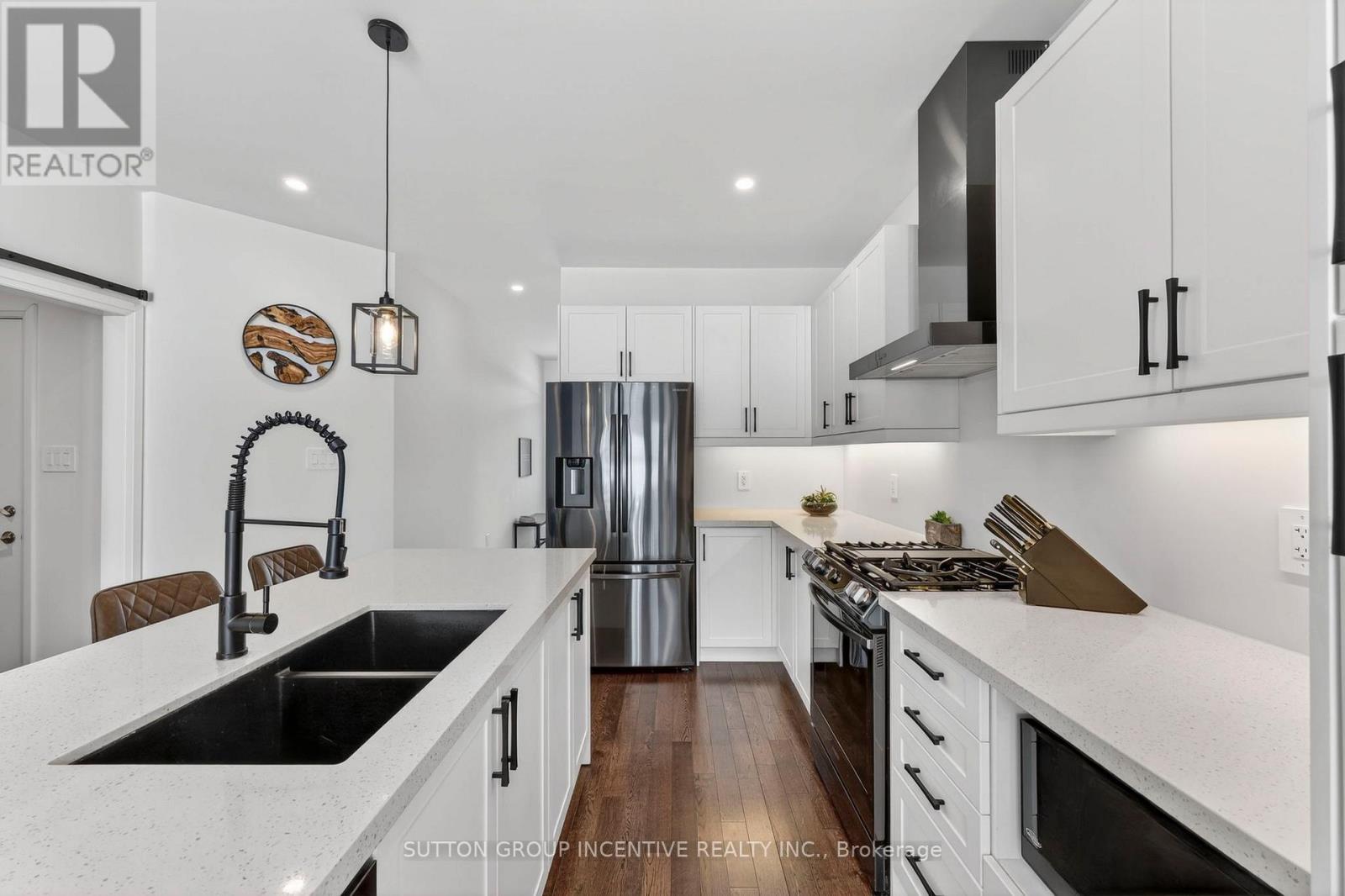 142 Ritchie Crescent, Springwater (Elmvale), Ontario  L0L 1P0 - Photo 4 - S12831254