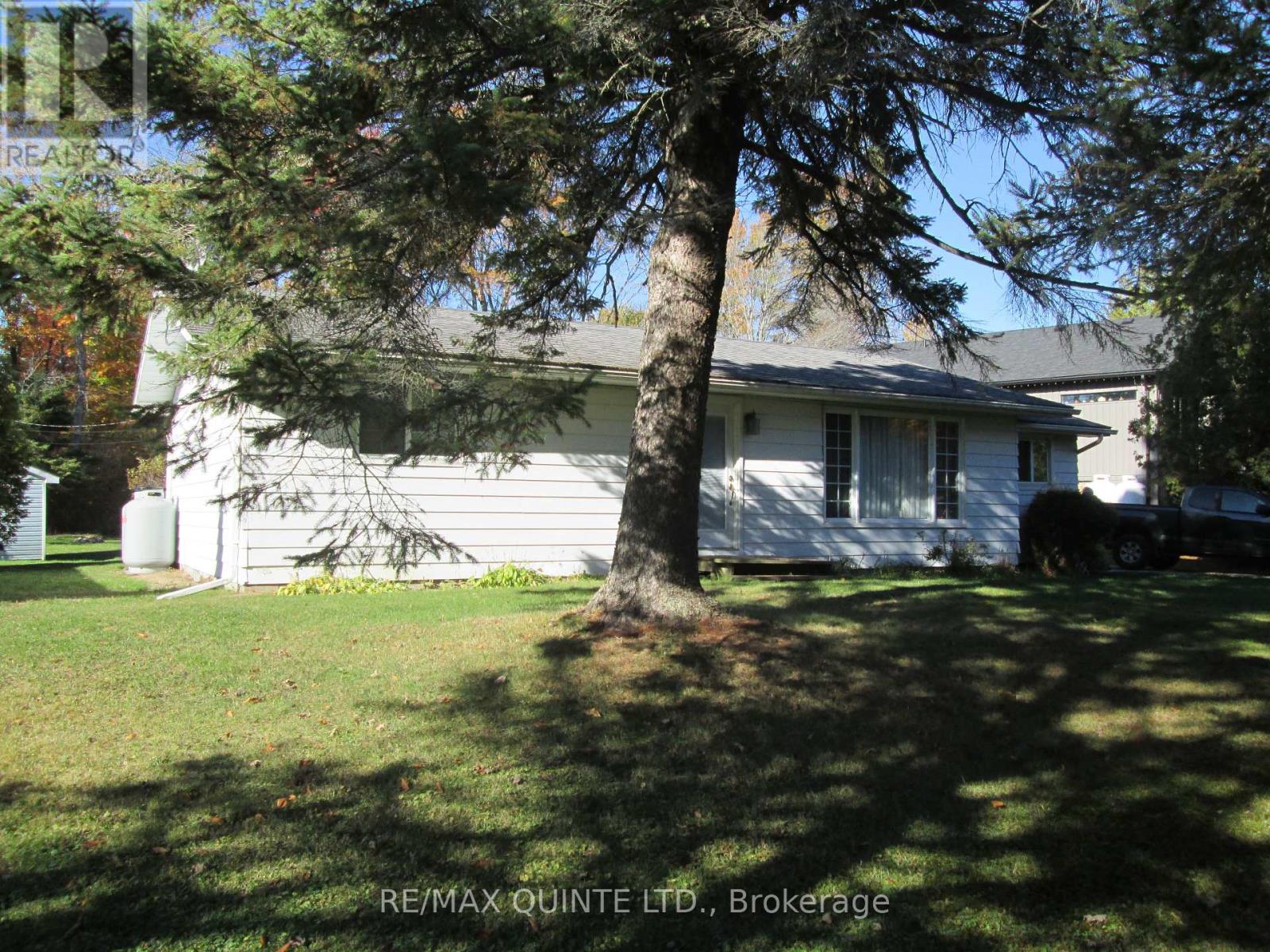 112 Parkview Road, Prince Edward County (Ameliasburg Ward), Ontario  K0K 1L0 - Photo 2 - X12484424