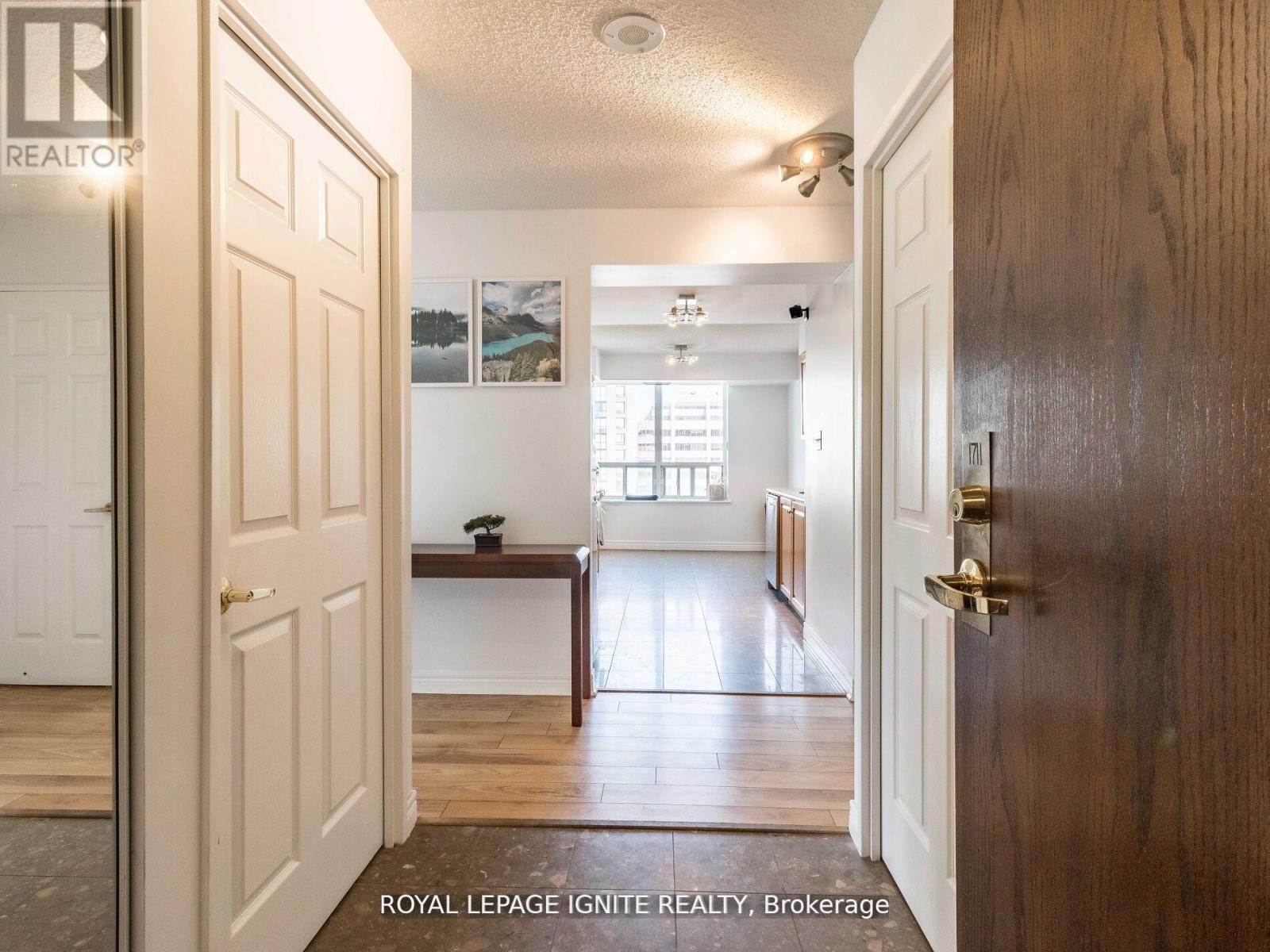 1711 - 156 Enfield Place, Mississauga (City Centre), Ontario  L5B 4L8 - Photo 4 - W12831230