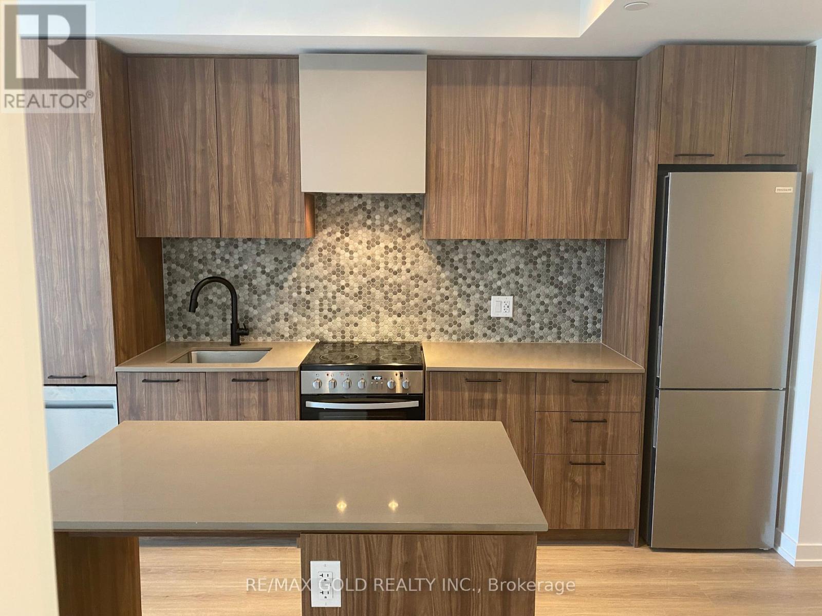 301 - 10 Lagerfeld Drive, Brampton (Northwest Brampton), Ontario  L7A 5L3 - Photo 11 - W12831258