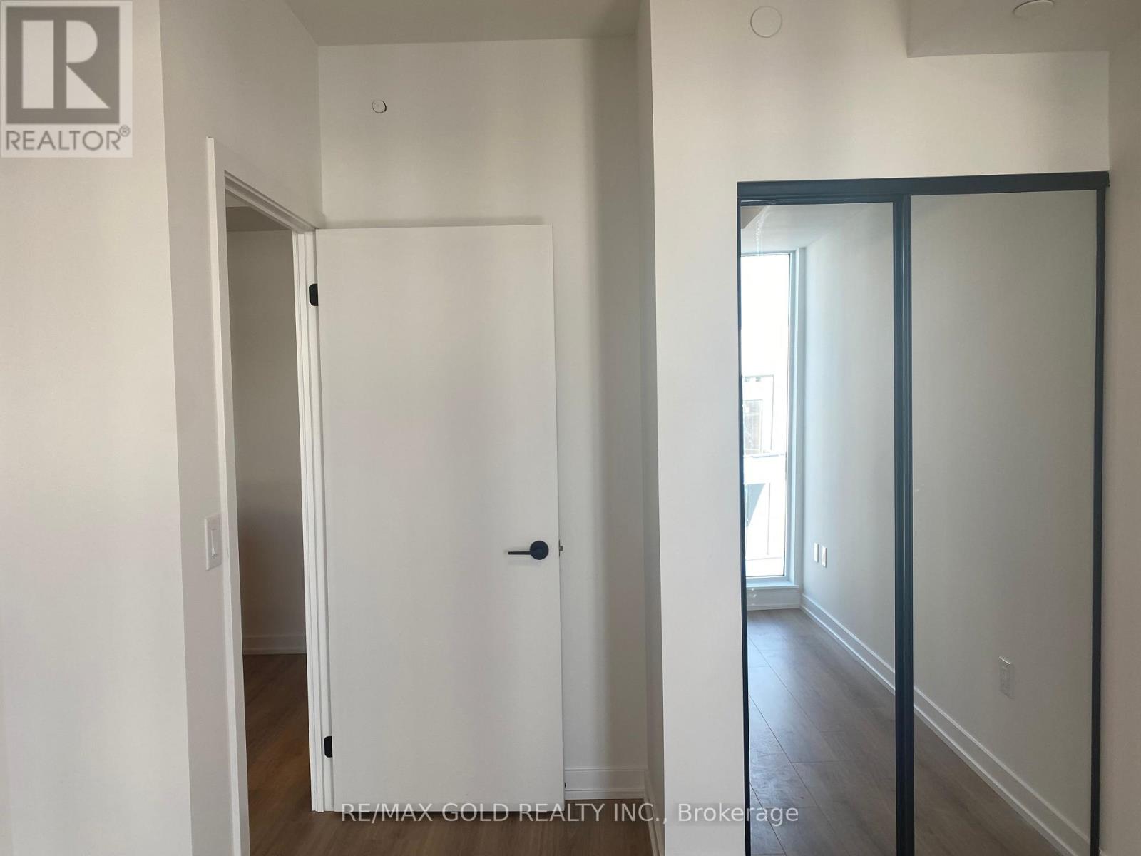 301 - 10 Lagerfeld Drive, Brampton (Northwest Brampton), Ontario  L7A 5L3 - Photo 6 - W12831258