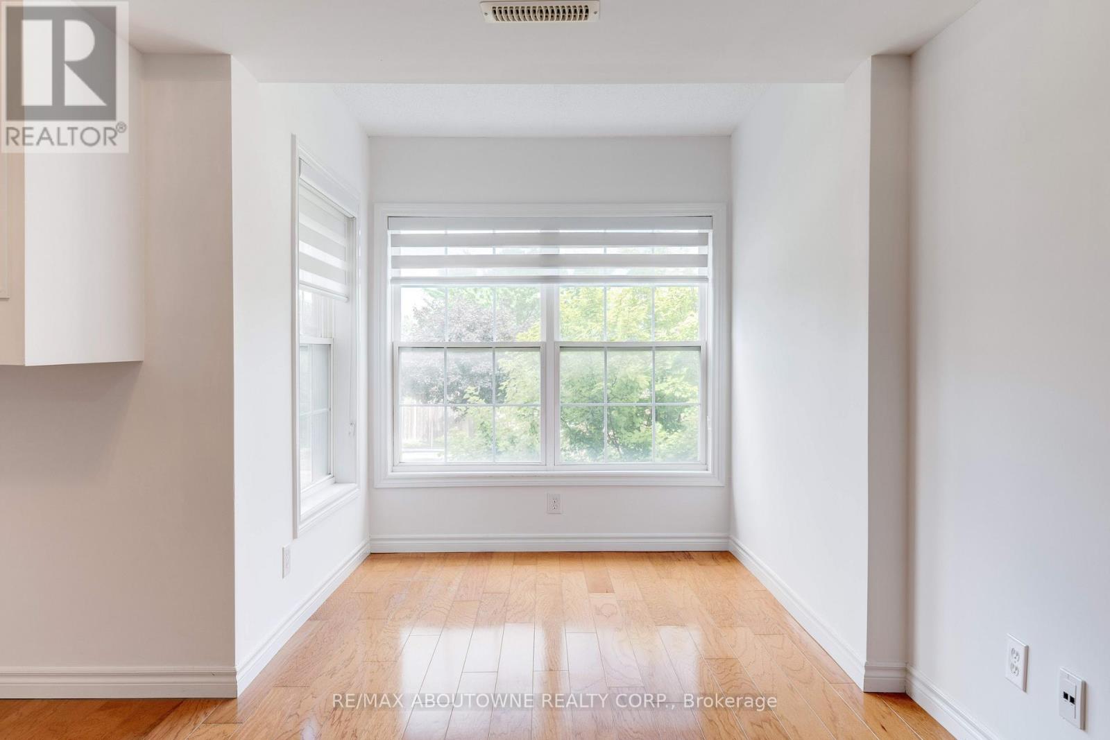 212 - 1460 Bishops Gate, Oakville (Ga Glen Abbey), Ontario  L6M 4N5 - Photo 6 - W12831264