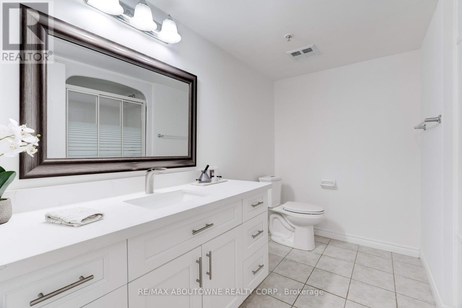 212 - 1460 Bishops Gate, Oakville (Ga Glen Abbey), Ontario  L6M 4N5 - Photo 7 - W12831264