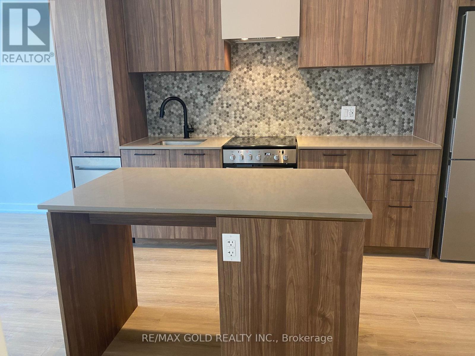 301 - 10 Lagerfeld Drive, Brampton (Northwest Brampton), Ontario  L7A 5L3 - Photo 12 - W12831280