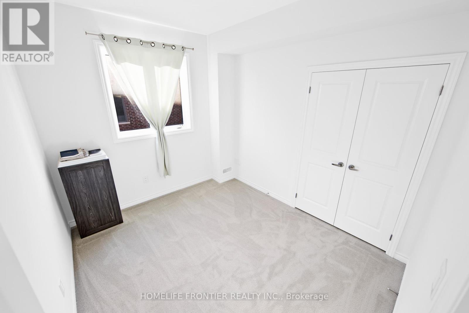 11 Spruceside Drive, Kawartha Lakes, Ontario  K0M 1A0 - Photo 12 - X12831200