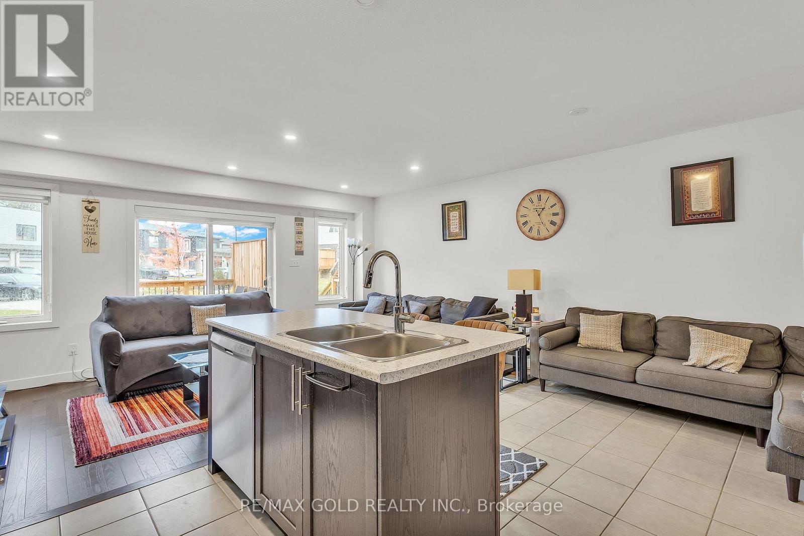 75 Pony Way, Kitchener, Ontario  N2R 0R8 - Photo 10 - X12831220