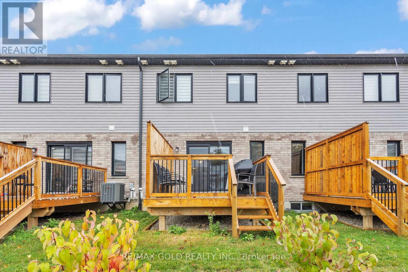 75 Pony Way, Kitchener, Ontario  N2R 0R8 - Photo 3 - X12831220