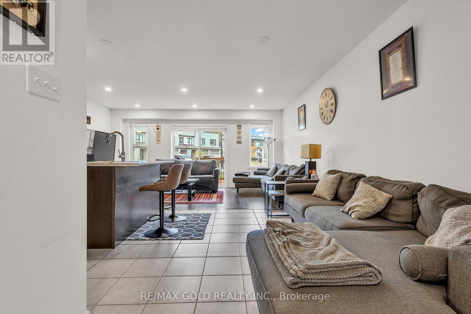 75 Pony Way, Kitchener, Ontario  N2R 0R8 - Photo 9 - X12831220