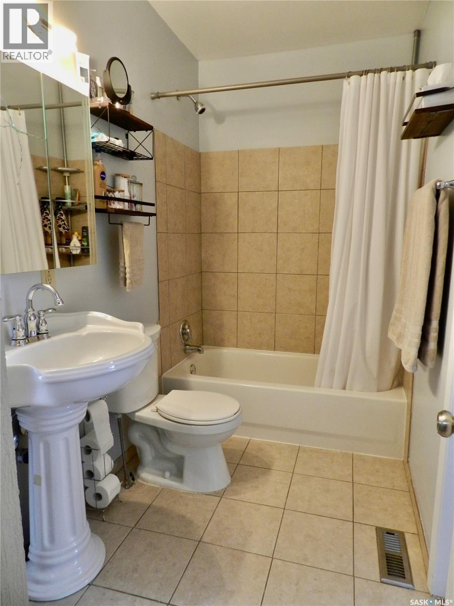 936 Vaughan Street, Moose Jaw, Saskatchewan  S6H 5N8 - Photo 10 - SK029406