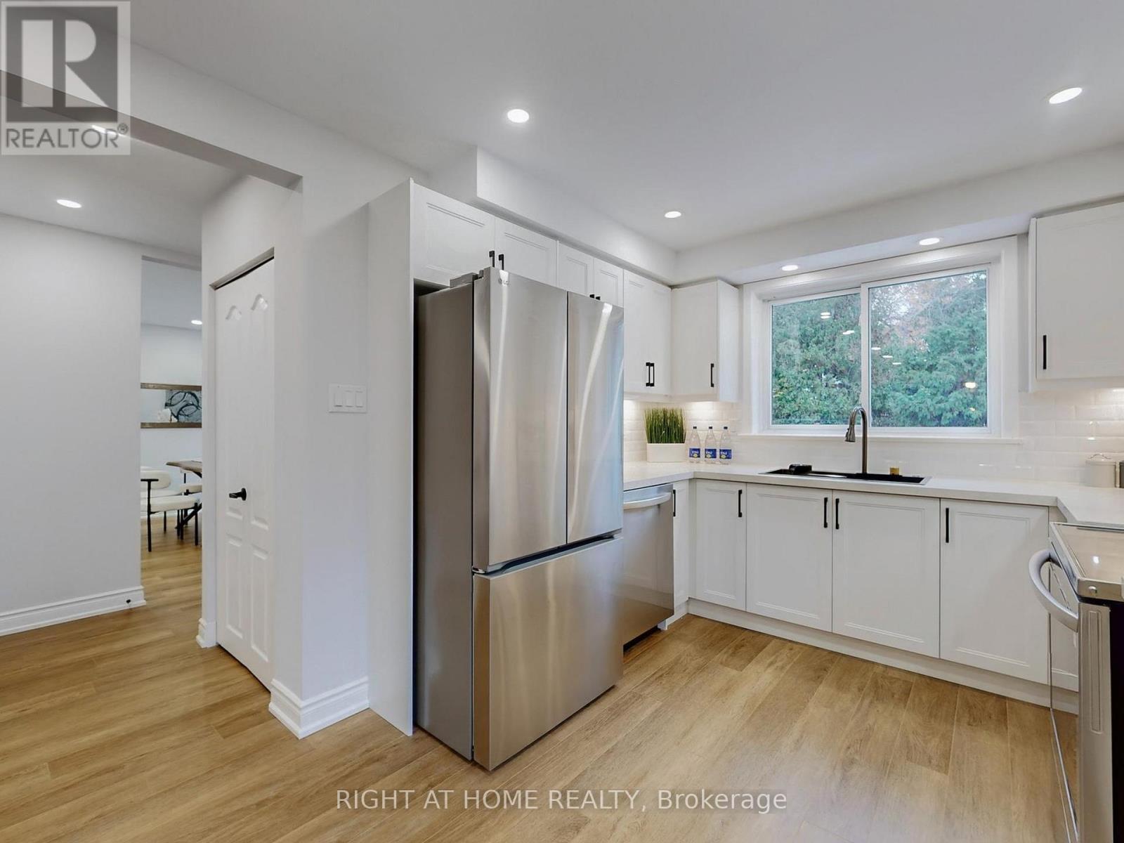 19 Shaughnessy Boulevard, Toronto, Ontario  M2J 1H4 - Photo 12 - C12831306