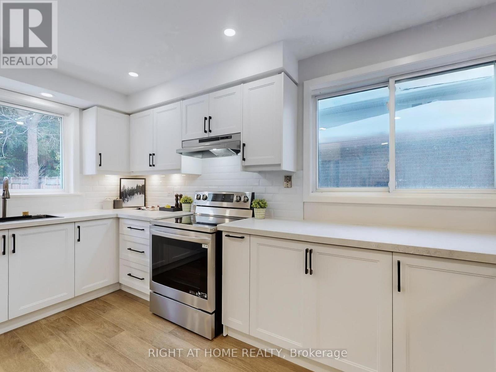 19 Shaughnessy Boulevard, Toronto, Ontario  M2J 1H4 - Photo 13 - C12831306