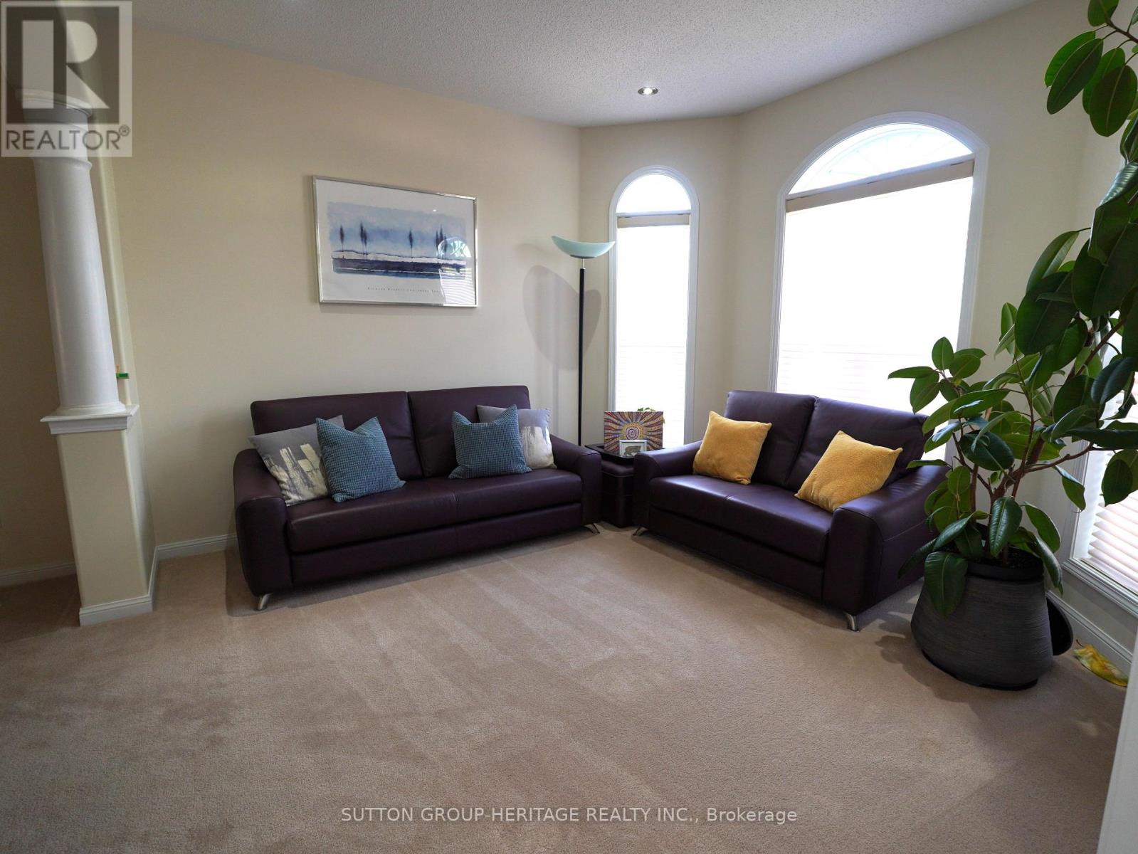 5 Baintree Street, Markham, Ontario  L6E 1G7 - Photo 4 - N12831312