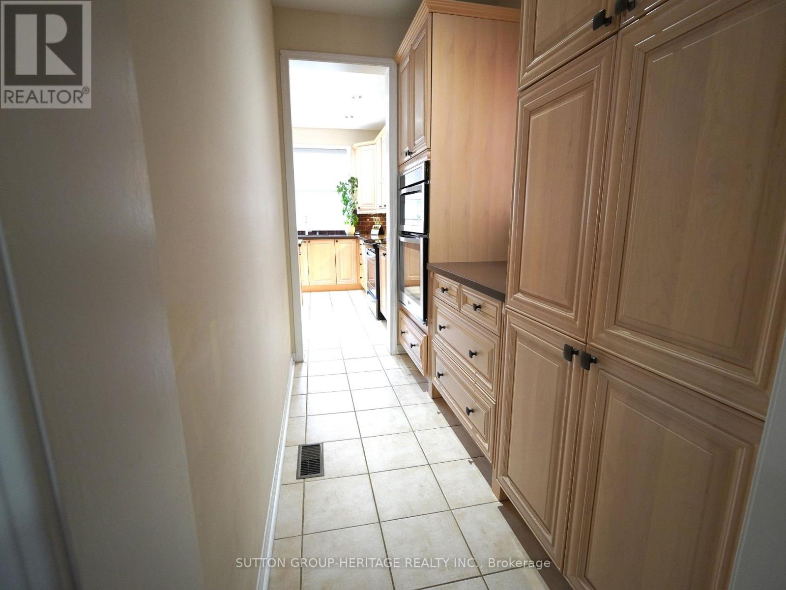 5 Baintree Street, Markham, Ontario  L6E 1G7 - Photo 7 - N12831312