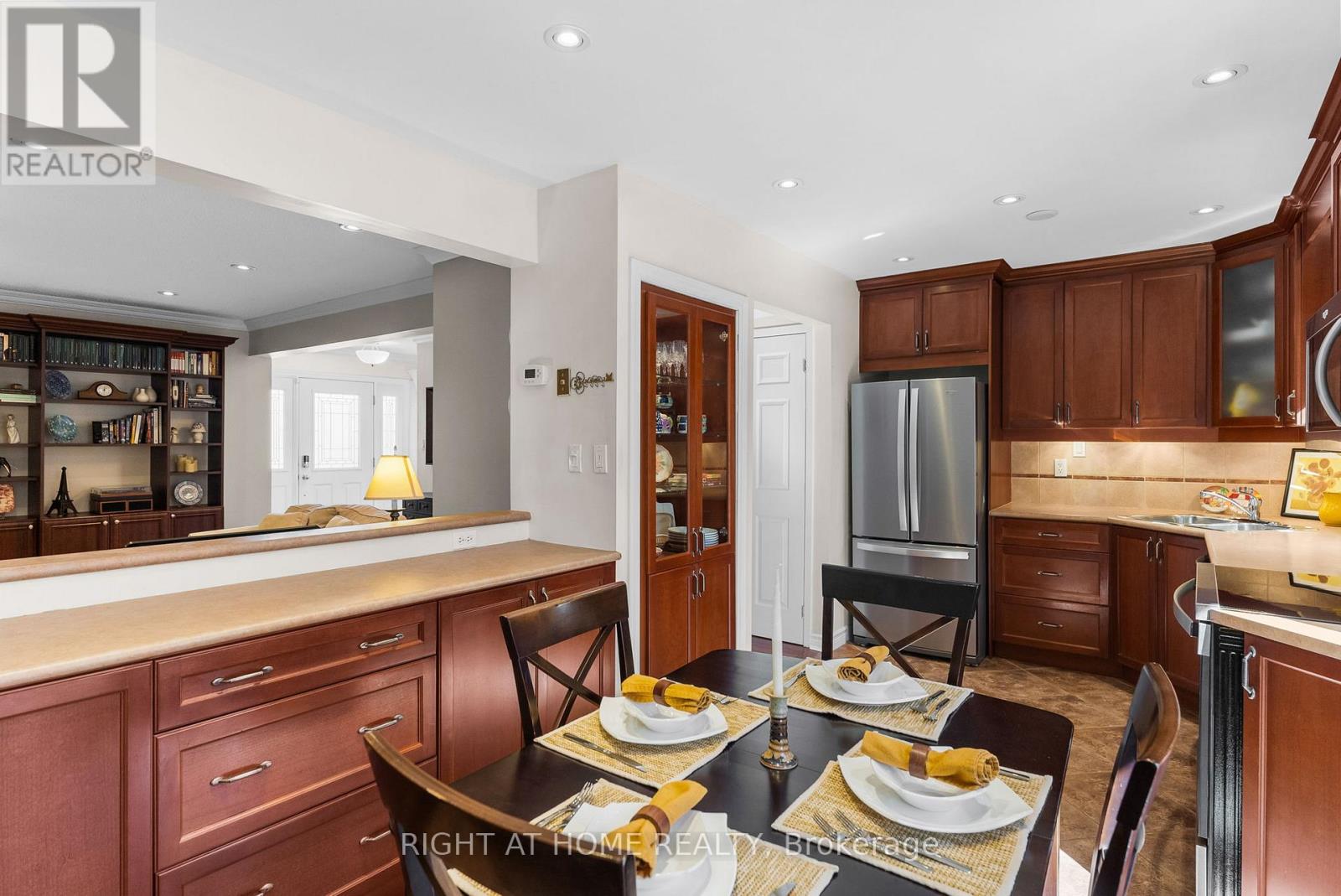 2454 Ploughshare Court, Mississauga, Ontario  L5L 3M6 - Photo 14 - W12831292