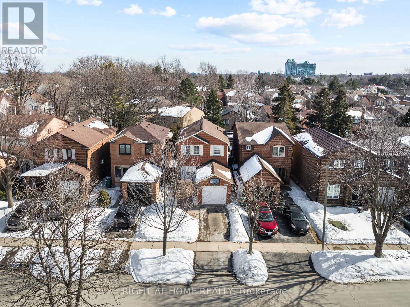 2454 Ploughshare Court, Mississauga, Ontario  L5L 3M6 - Photo 2 - W12831292