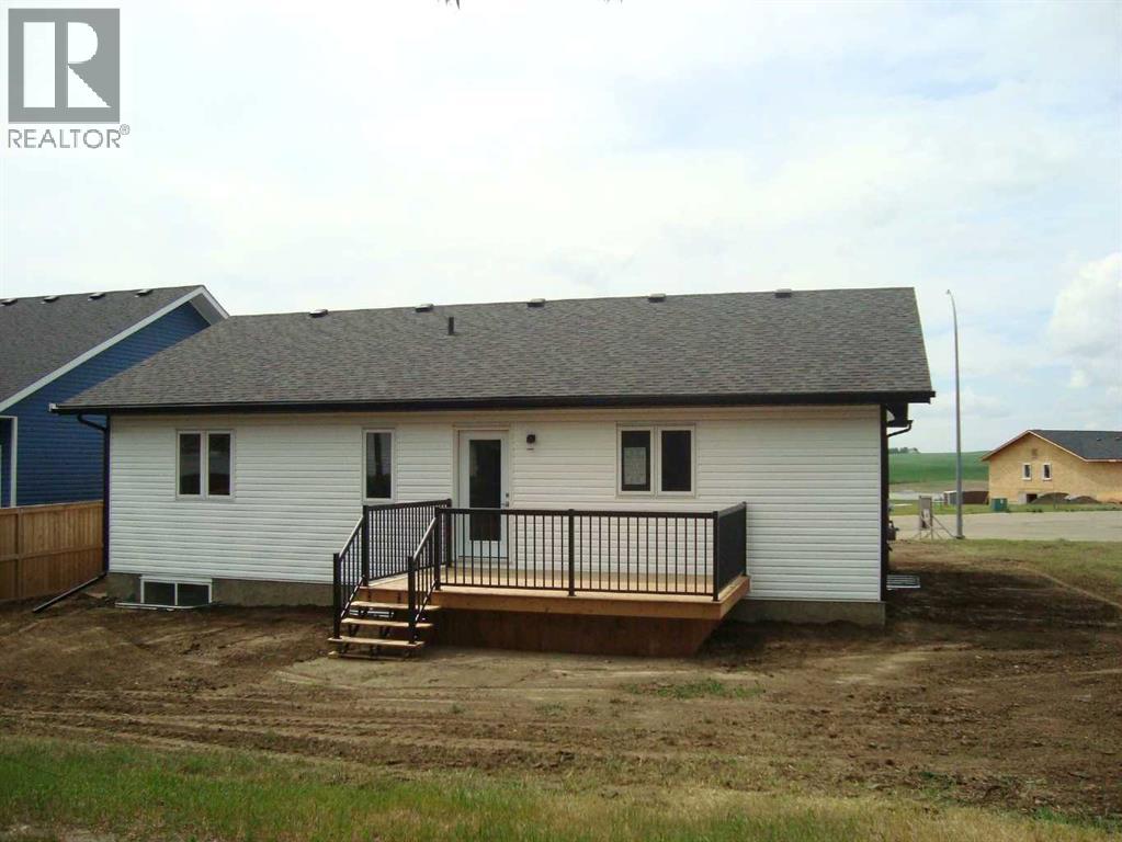2 Evron Place, Trochu, Alberta T0M 2C0 - Photo 4 - A2288410