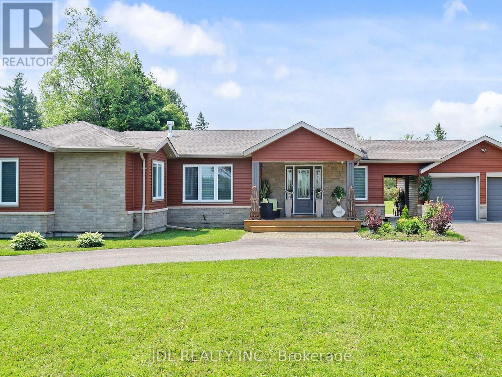 11 Hedge Road, Georgina, Ontario  L0E 1R0 - Photo 3 - N12744758