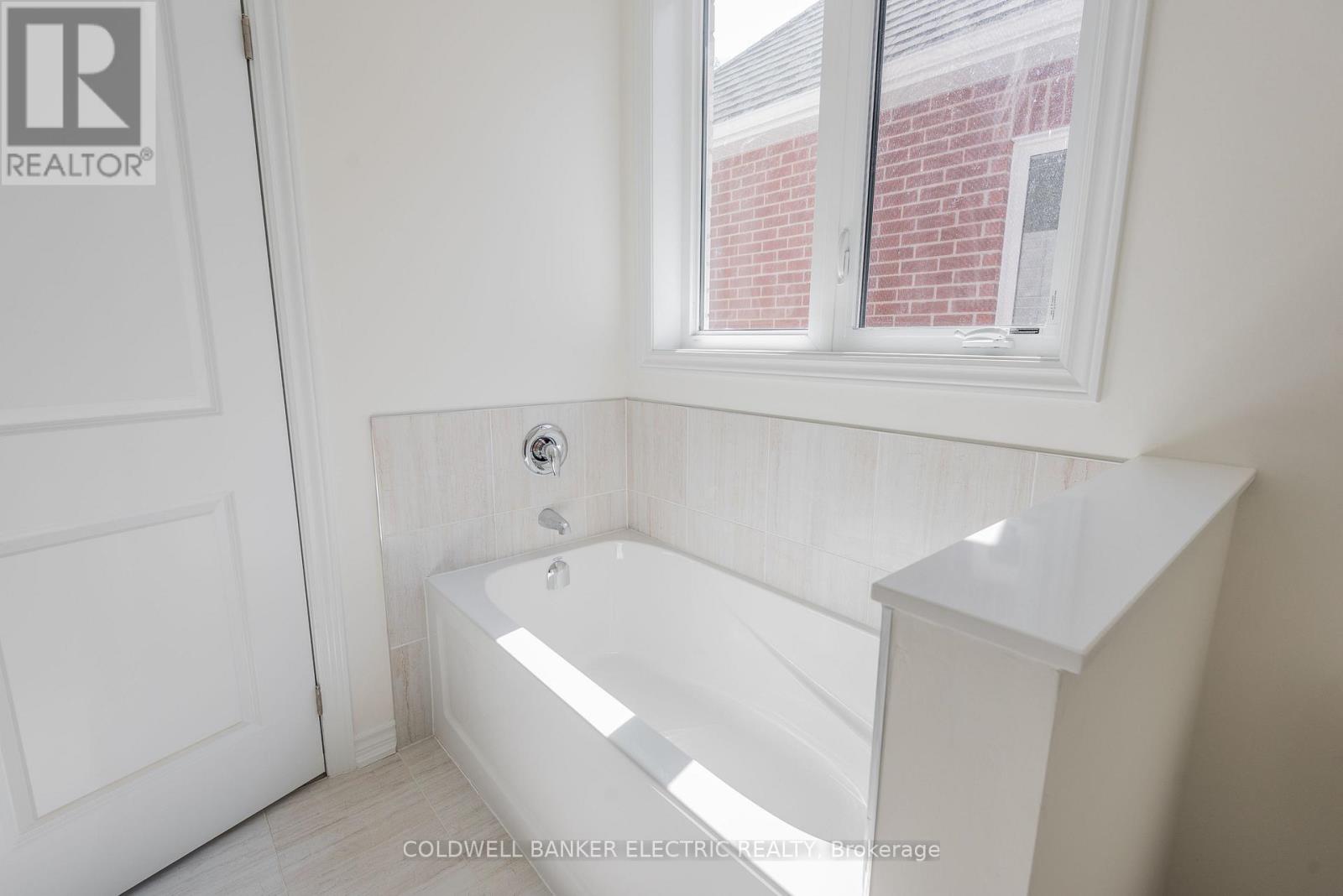 53 Hillcroft Way, Kawartha Lakes, Ontario  K0M 1A0 - Photo 16 - X12796912