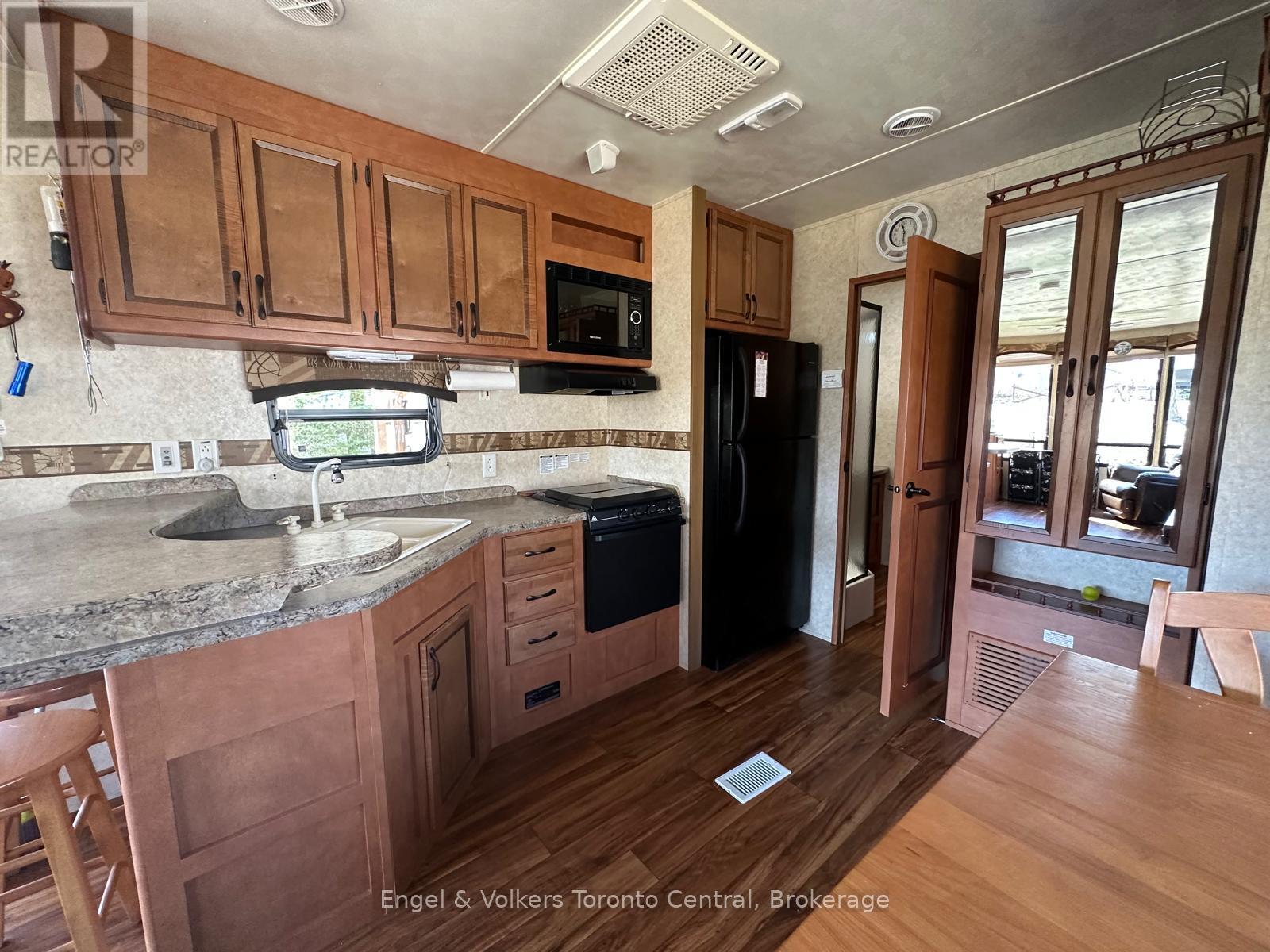 S 14 - 7489 Sideraod 5 E, Wellington North, Ontario  N0G 2L0 - Photo 11 - X12831398