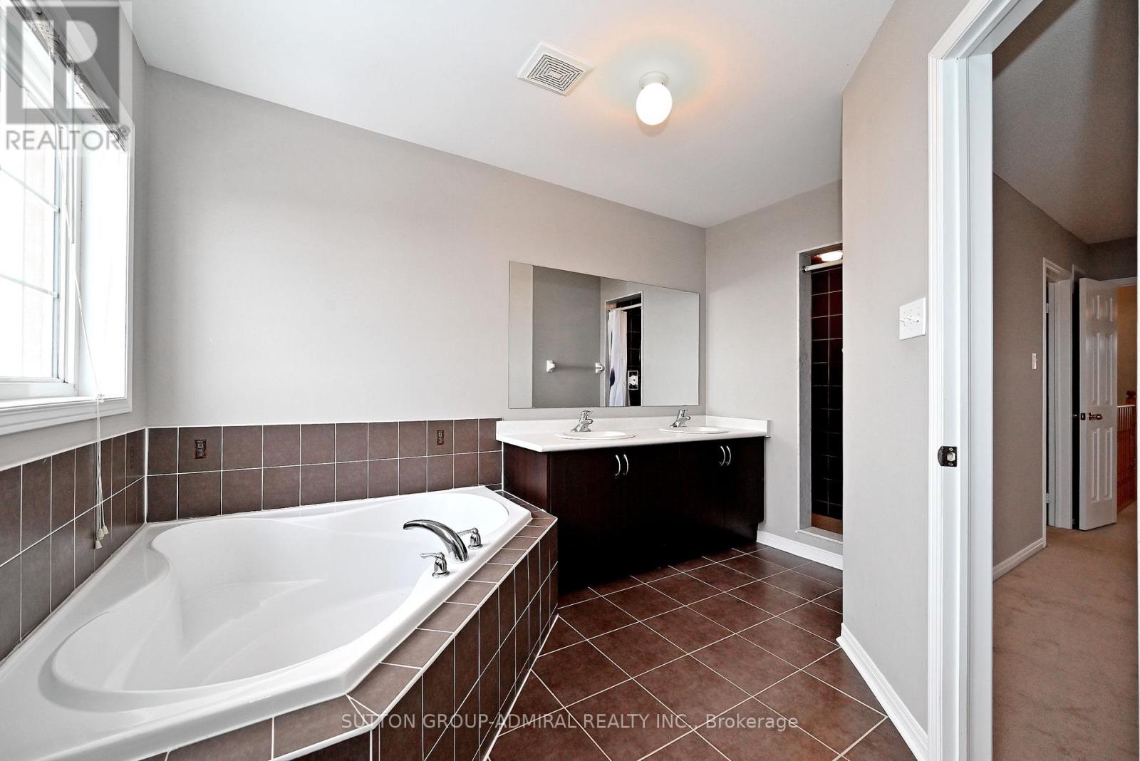 41 Big Hill Crescent, Vaughan, Ontario  L6A 4S1 - Photo 27 - N12831340