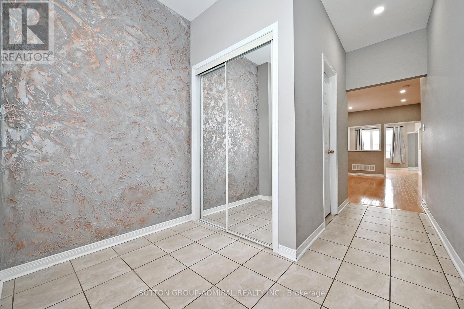 41 Big Hill Crescent, Vaughan, Ontario  L6A 4S1 - Photo 4 - N12831340