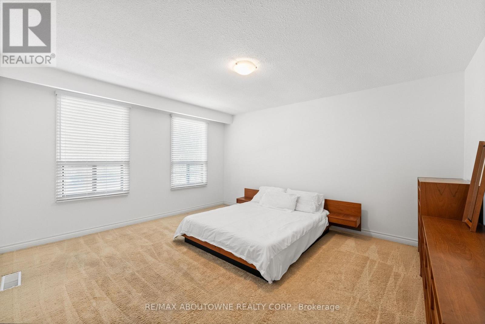 20 Arkendo Drive, Oakville, Ontario  L6J 5T9 - Photo 23 - W12831352