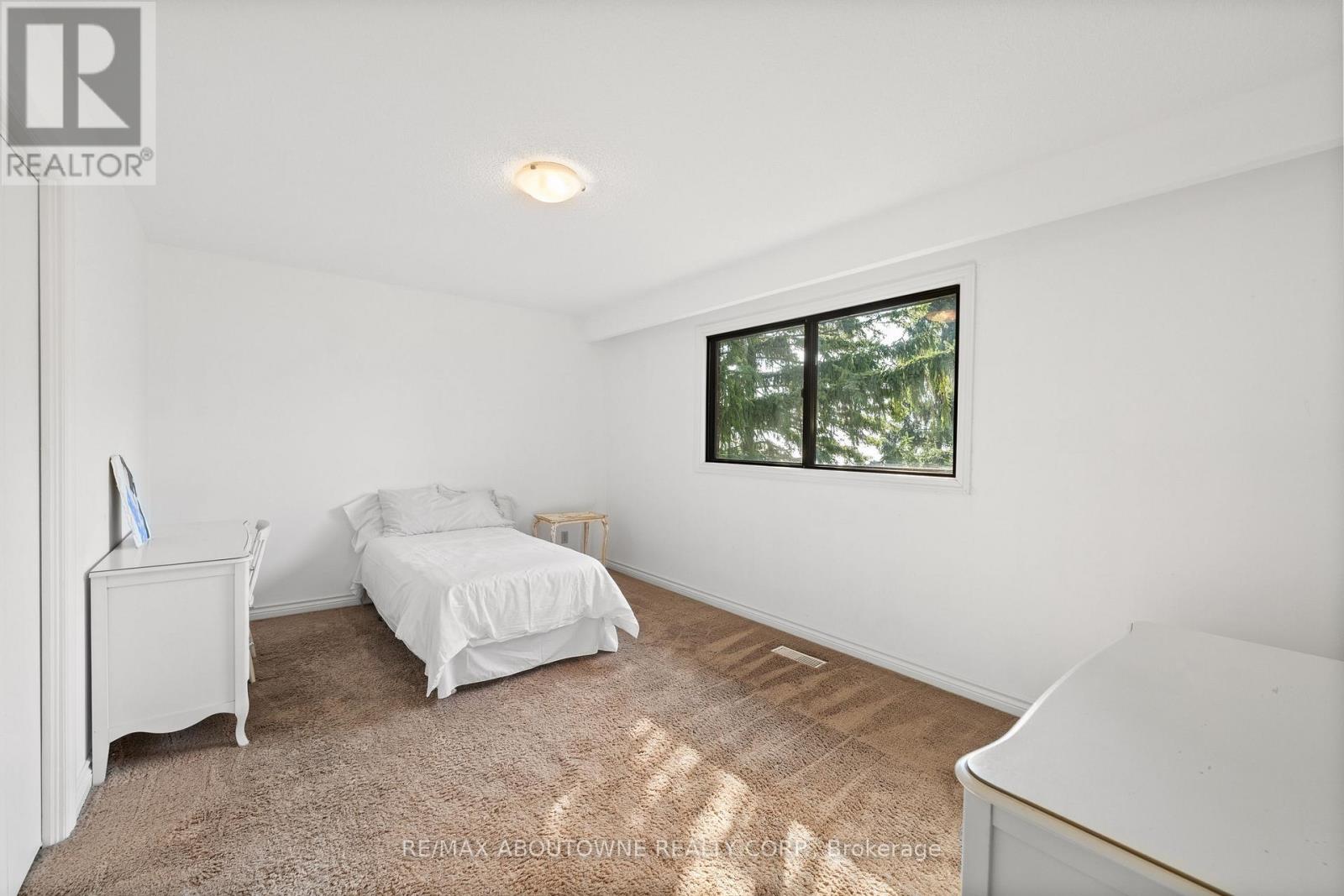 20 Arkendo Drive, Oakville, Ontario  L6J 5T9 - Photo 24 - W12831352