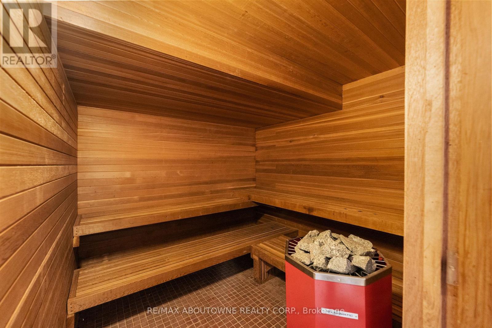 20 Arkendo Drive, Oakville, Ontario  L6J 5T9 - Photo 32 - W12831352