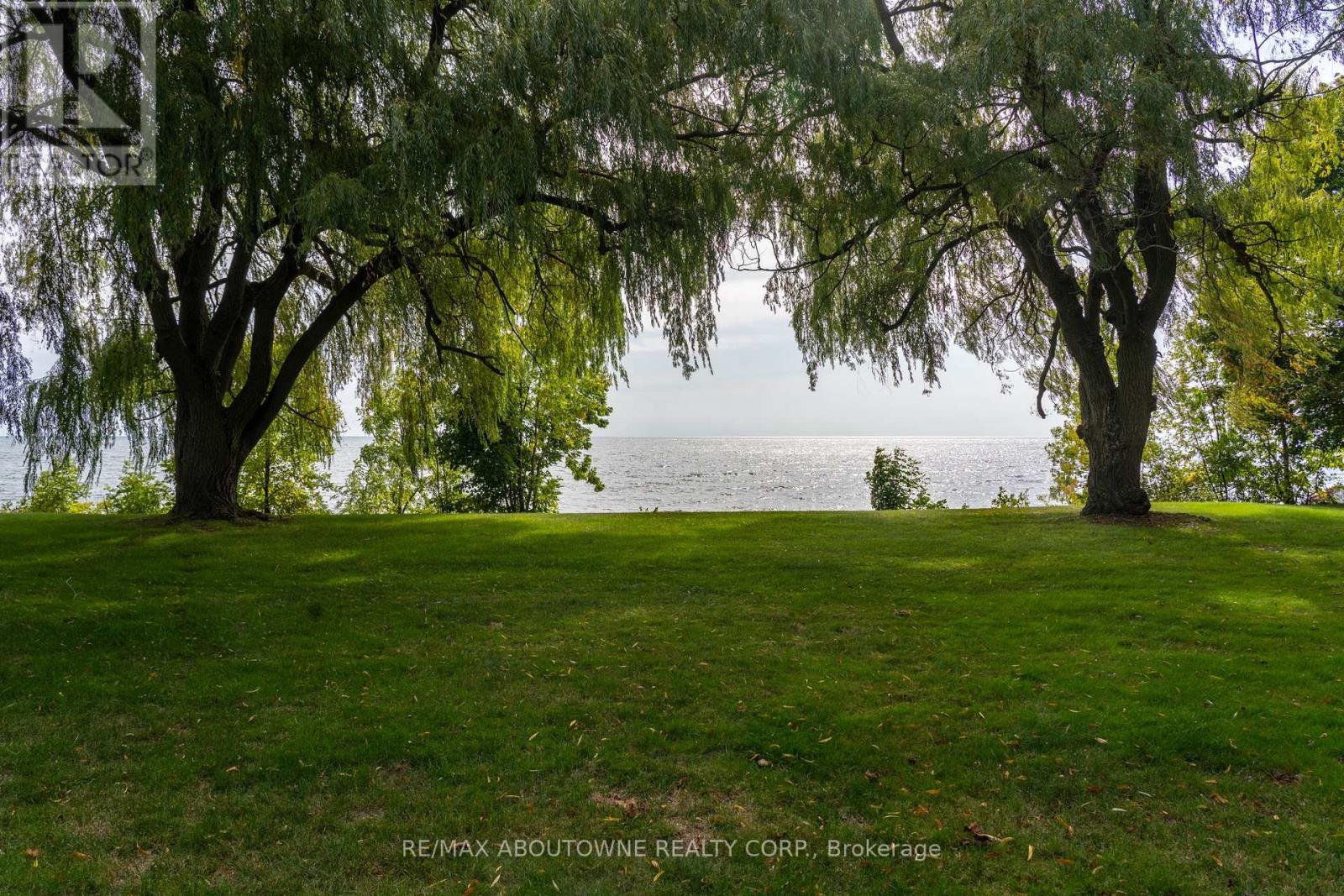 20 Arkendo Drive, Oakville, Ontario  L6J 5T9 - Photo 4 - W12831352