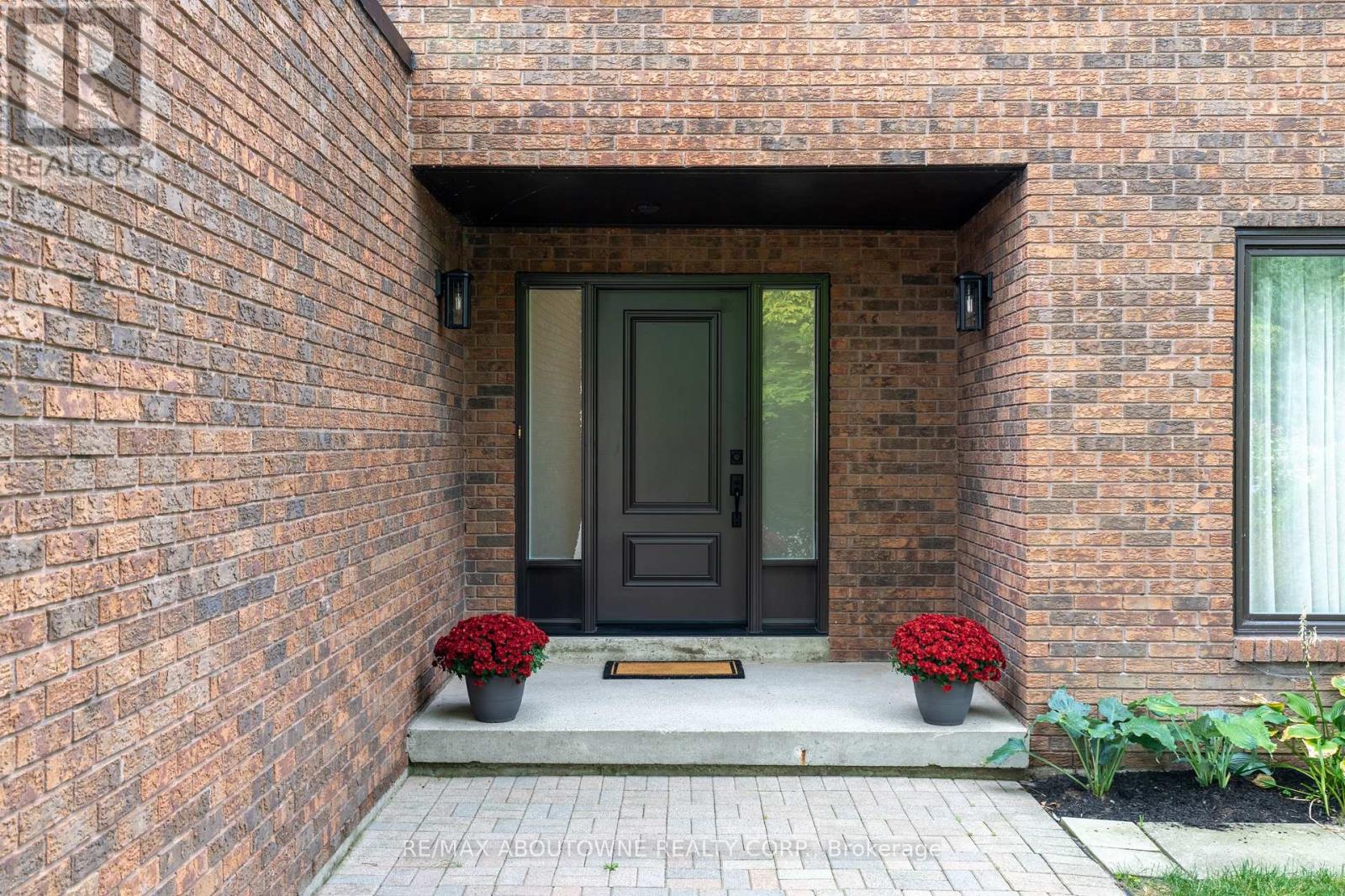 20 Arkendo Drive, Oakville, Ontario  L6J 5T9 - Photo 7 - W12831352