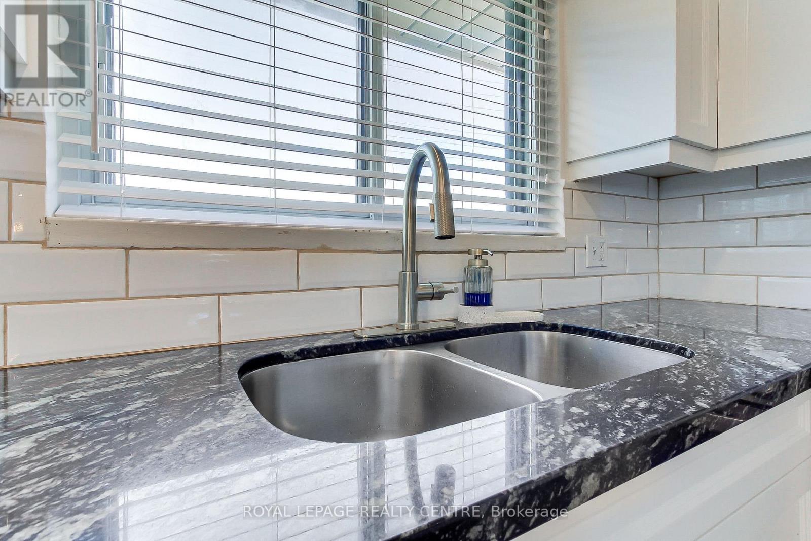 2039 Davebrook Road, Mississauga, Ontario  L5J 3M4 - Photo 21 - W12831366