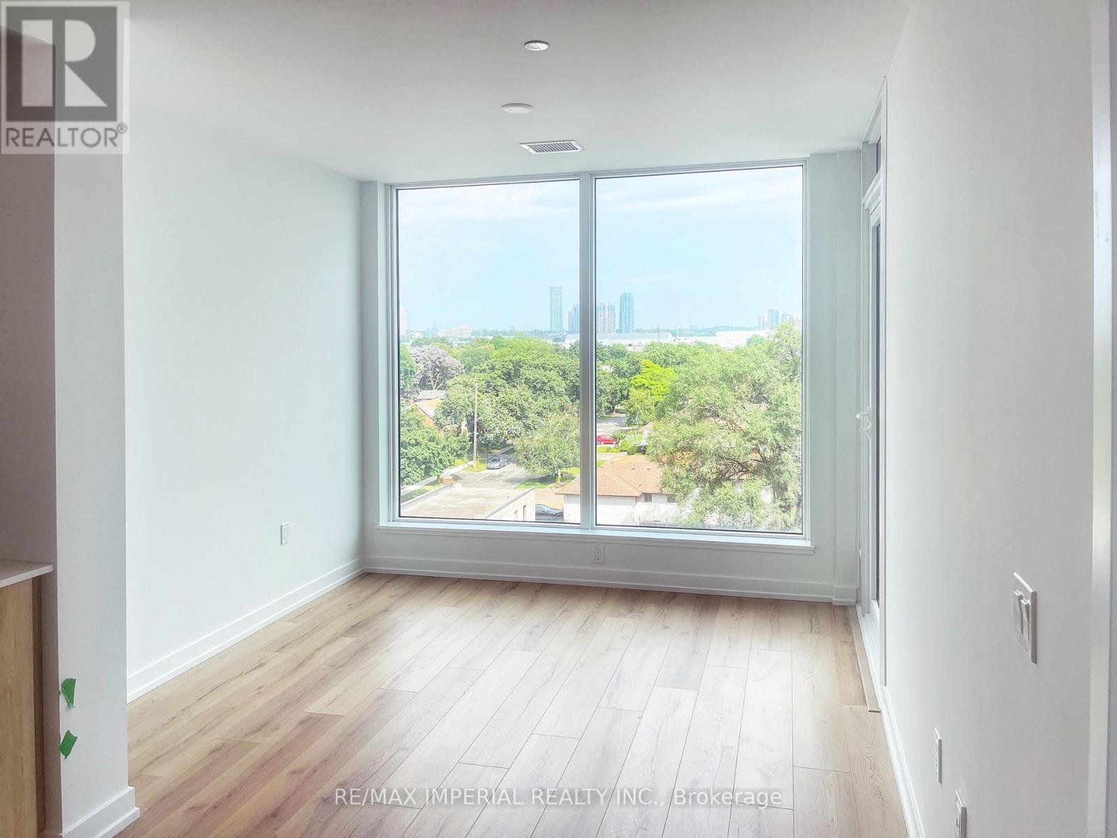 605 - 1195 The Queensway, Toronto, Ontario  M8Z 1R7 - Photo 3 - W12831368