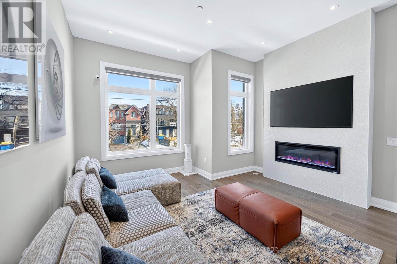 1126a Islington Avenue, Toronto, Ontario  M8Z 0G6 - Photo 10 - W12831404