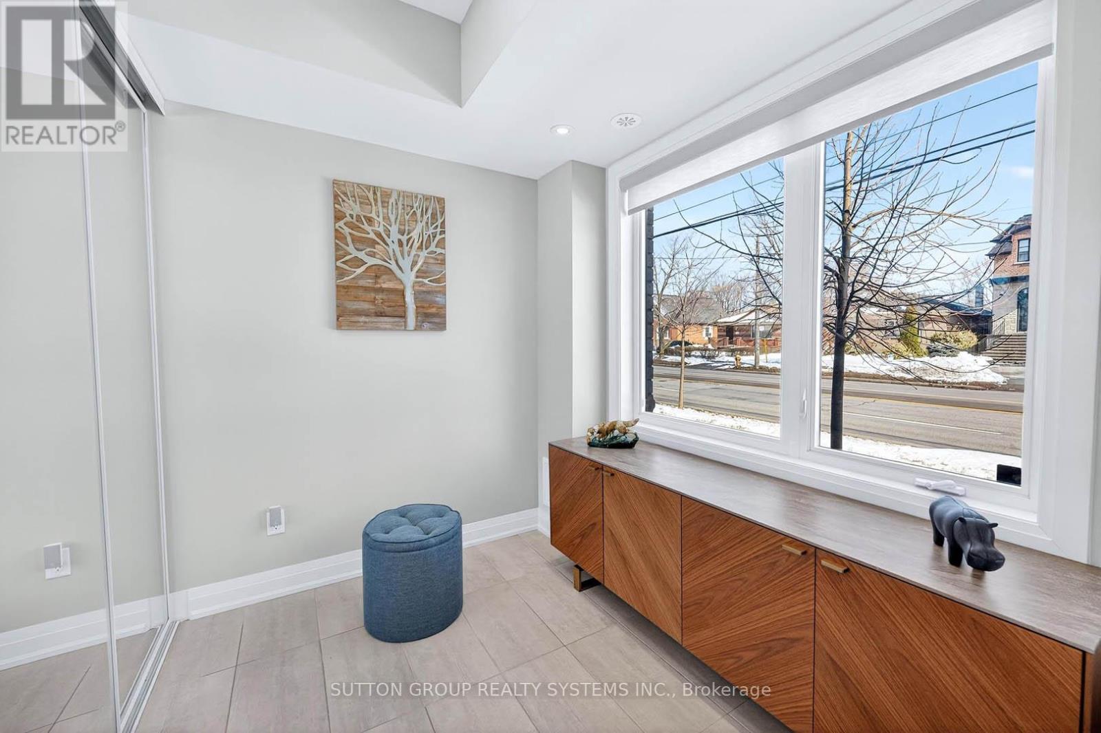 1126a Islington Avenue, Toronto, Ontario  M8Z 0G6 - Photo 3 - W12831404