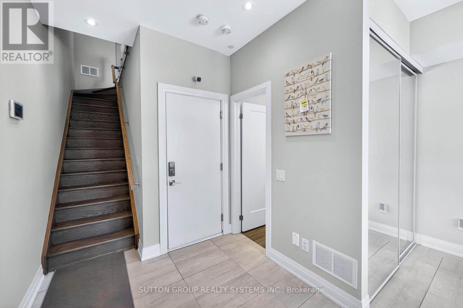 1126a Islington Avenue, Toronto, Ontario  M8Z 0G6 - Photo 4 - W12831404