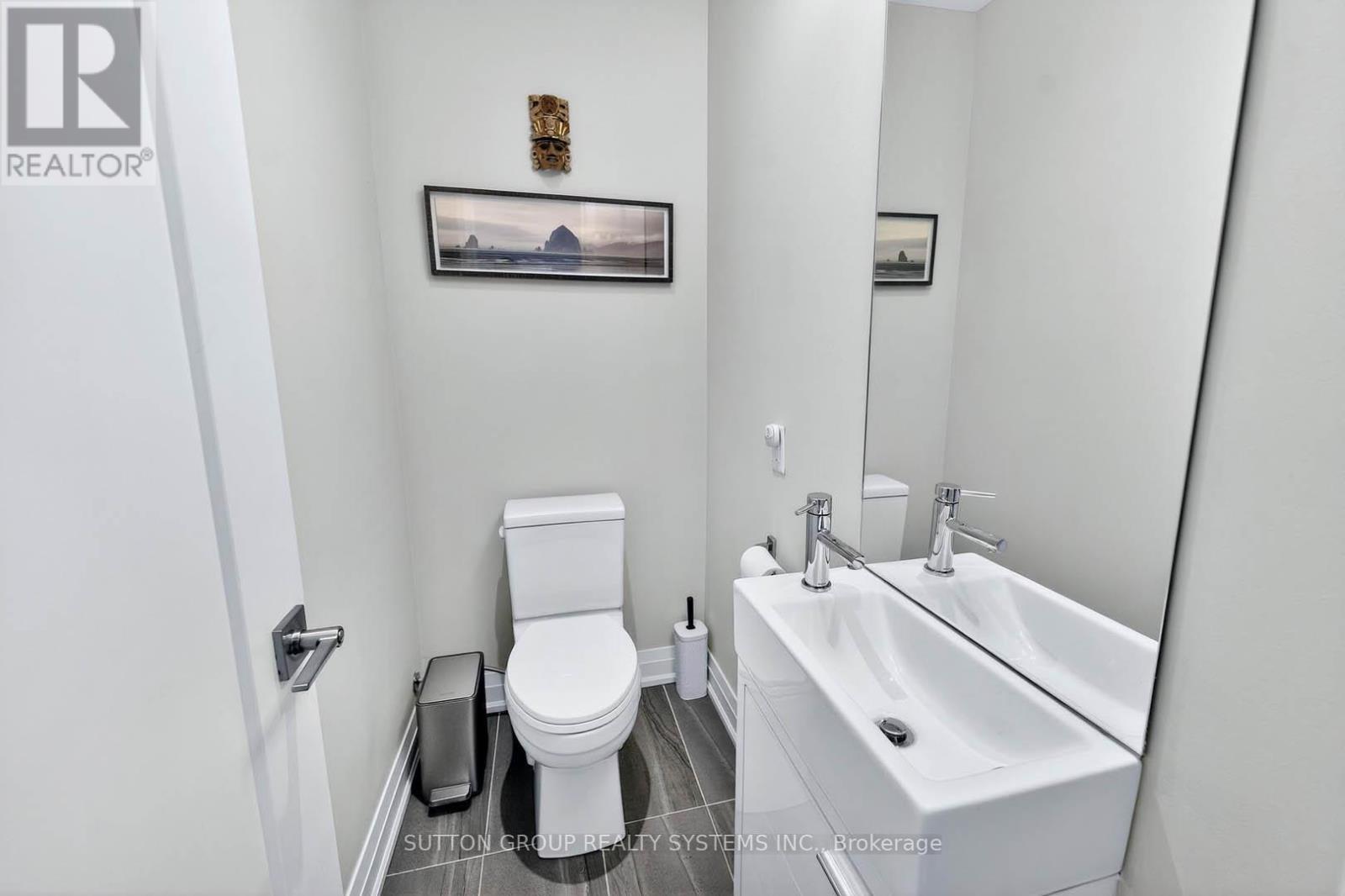 1126a Islington Avenue, Toronto, Ontario  M8Z 0G6 - Photo 5 - W12831404